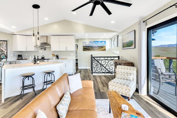 Fully Renovated With Views Of The Mountains & Spa! - Cambria, CA