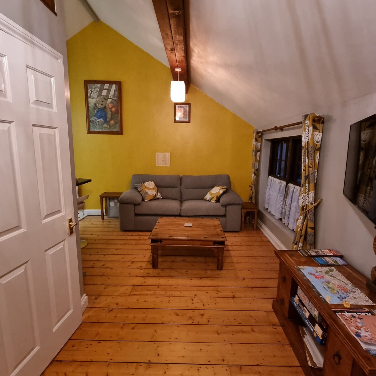 Successful Airbnb property: Primrose Cottage. Ideal for 2-4 guests. Cosy for 6 in Wembury