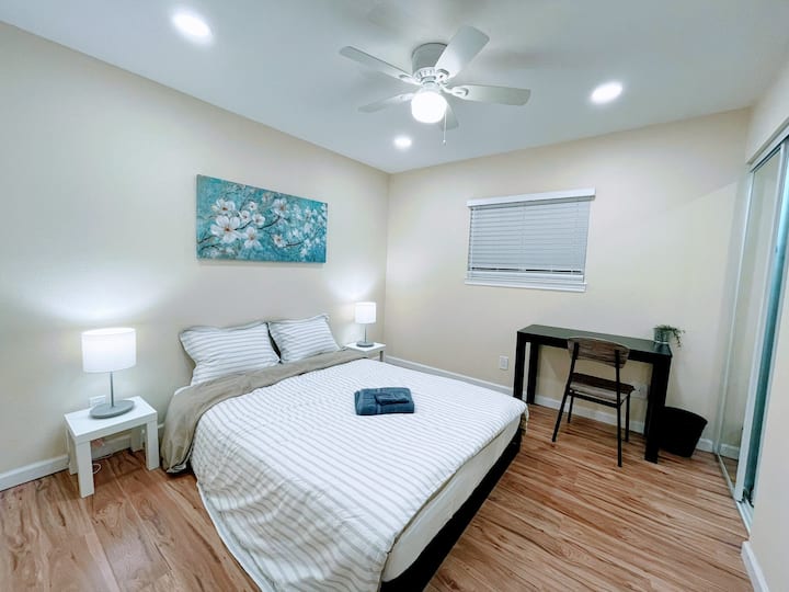 Businessfriendly Room in Hayward w/Fast Wifi (FB) Houses for Rent in