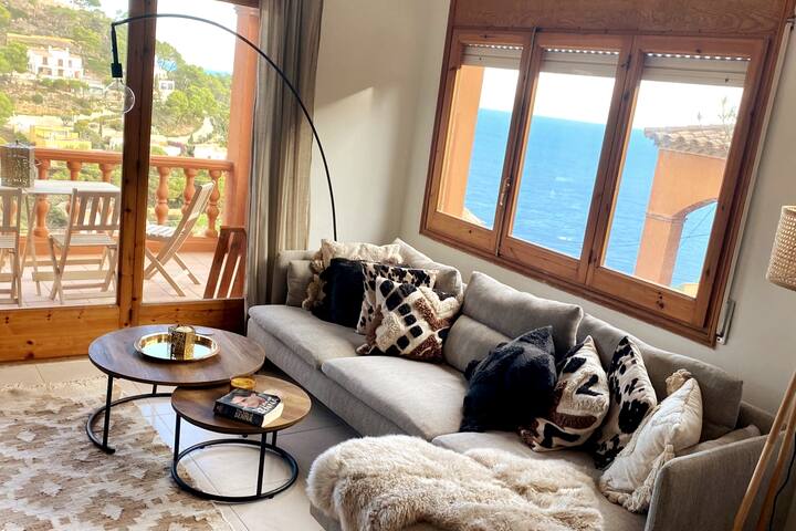 Stylish family villa & pool gallery image 4