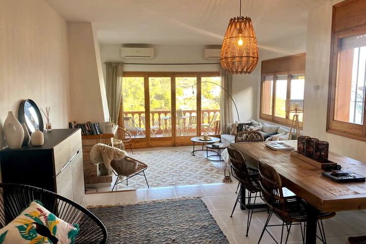 Stylish family villa & pool gallery image 2