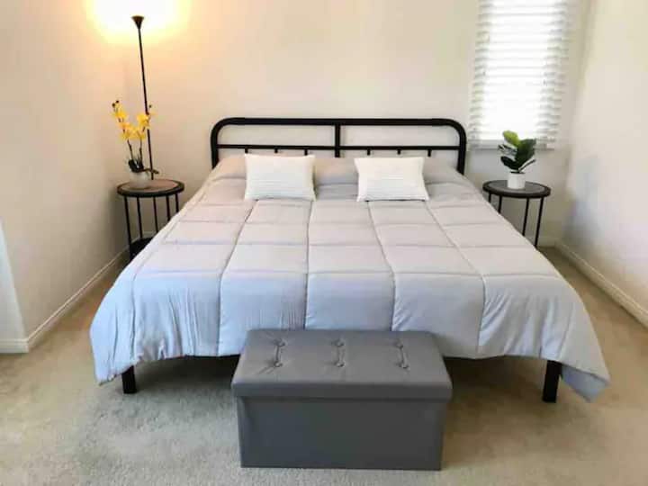 Საძინებელი 2: ახალი ავეჯი, საწოლი 193 × 203 სმ