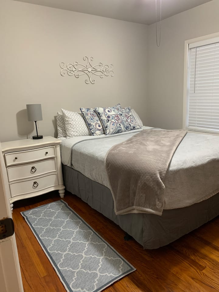 Dormitorio 1 con cama tamaño queen