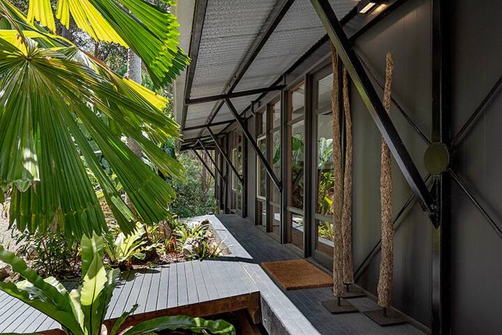 Architecturally Stunning gallery image 5