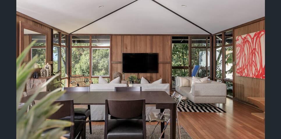 Architecturally Stunning gallery image 2