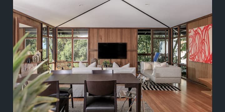 Architecturally Stunning - Pomona