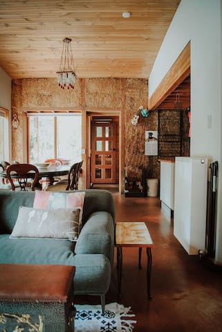 Three Little Pigs Escape – Main House + Cabin