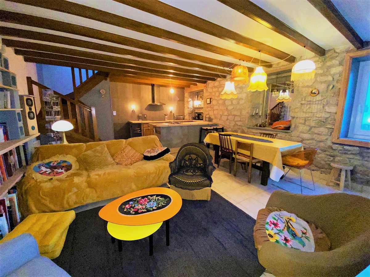 Popular Airbnb listing: Fisherman's house at the foot of the seawall in Plobannalec Lesconil