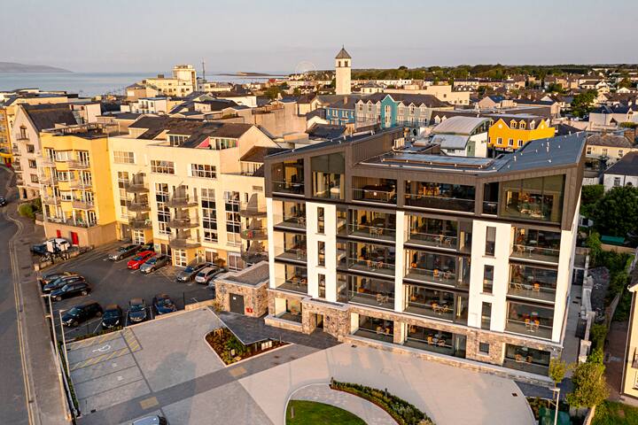 Shoreline Luxury Apartments managed Airbnb listing 2