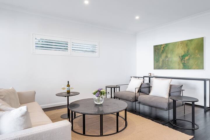 Fairweather House — a spacious suburban oasis. gallery image 2