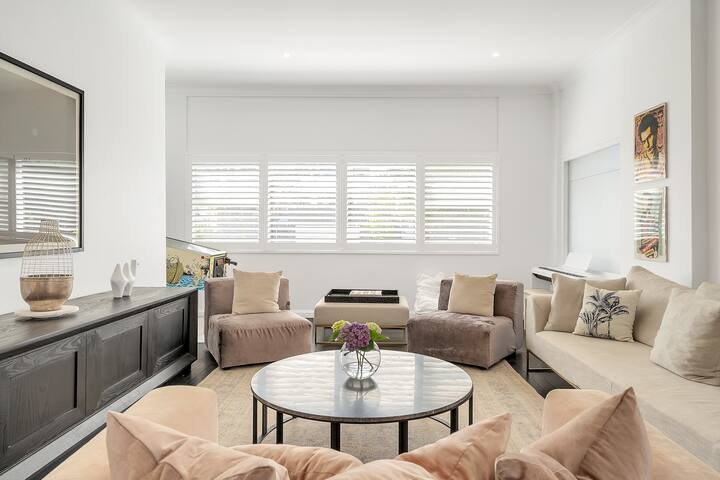 Fairweather House — a spacious suburban oasis. gallery image 3