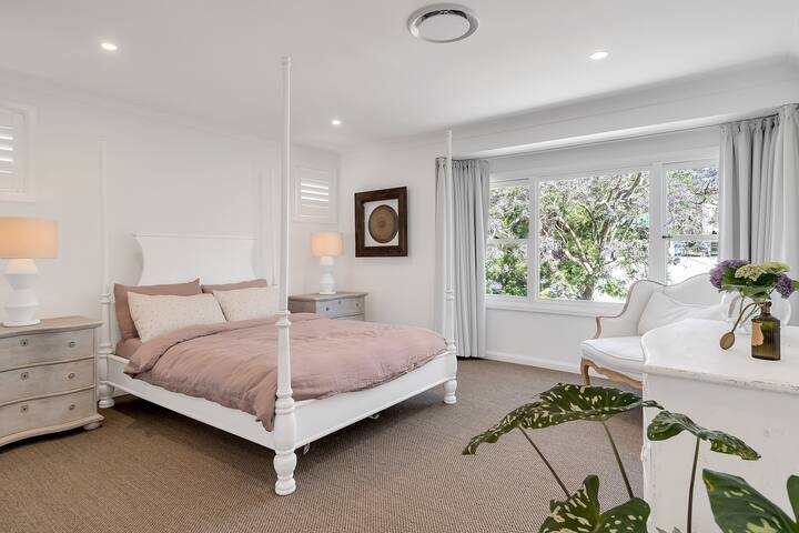 Fairweather House — a spacious suburban oasis. gallery image 4