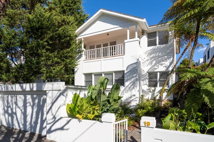 Fairweather House — a spacious suburban oasis.