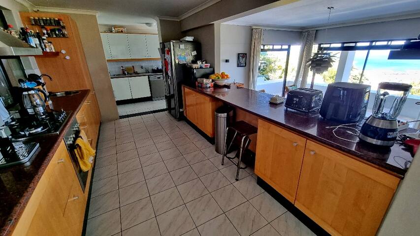 Camps Bay – Not Too Shabby Views gallery image 5