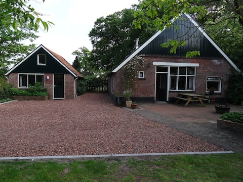 Farmhouse with extra guesthouse Buurse