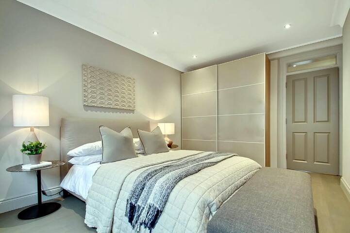 Our Beautiful Apartment in Central London gallery image 5