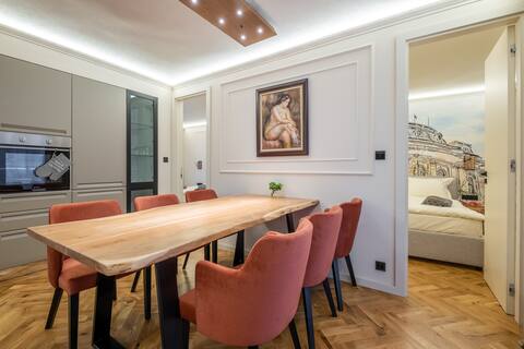 SOFapart Boutique Apt with 3 BDR + 2 BTH & Parking