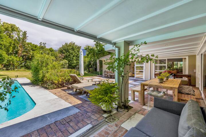 Captivating Constantia Home – Cape Luxury Stay gallery image 5