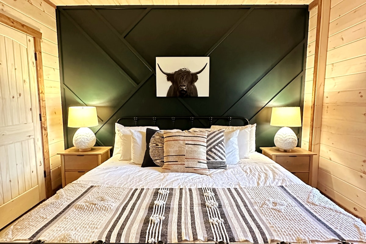 Suterénna spálňa s manželskou posteľou King