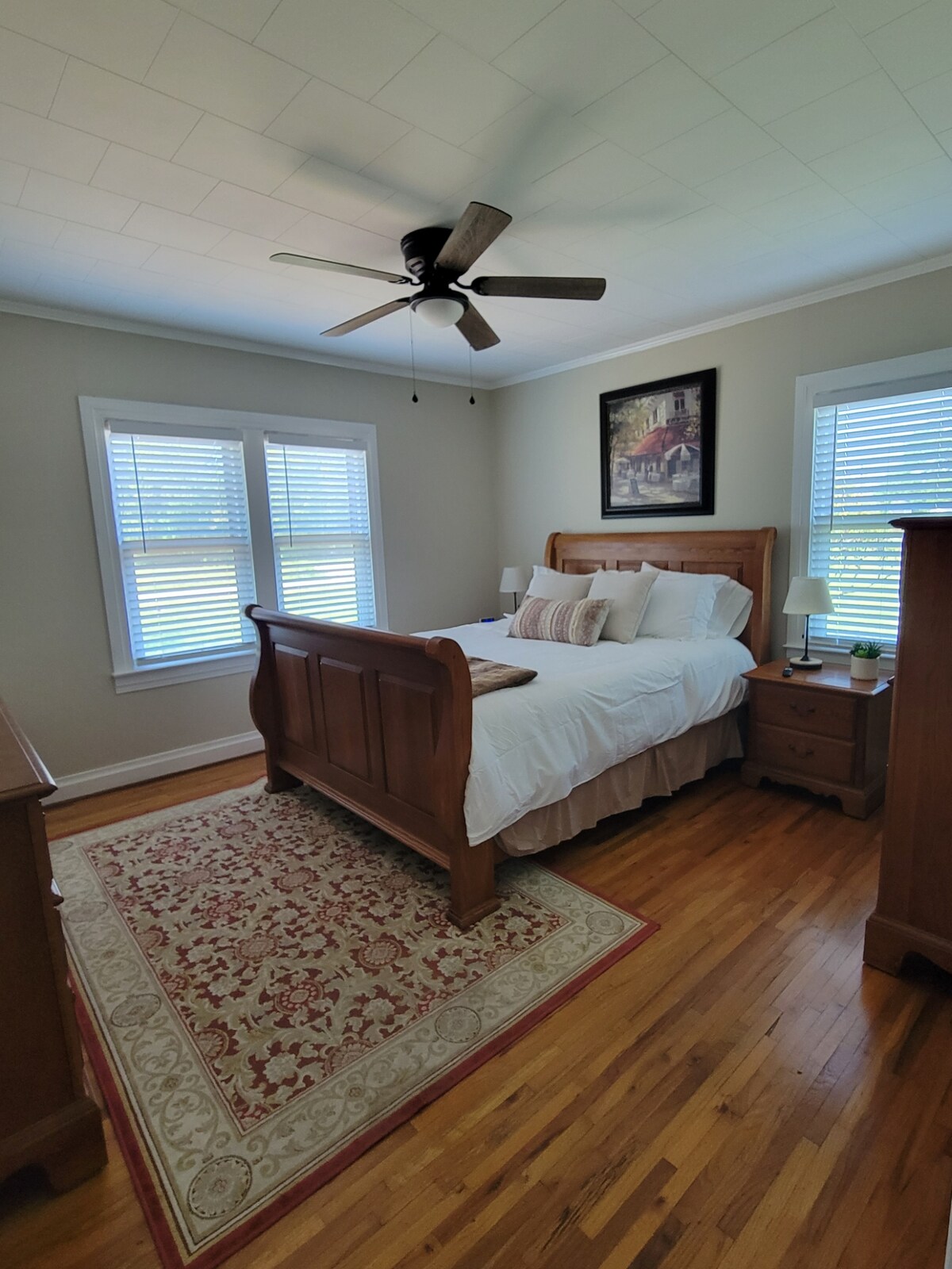 חדר שינה קדמי עם מזרן ספוג חדש