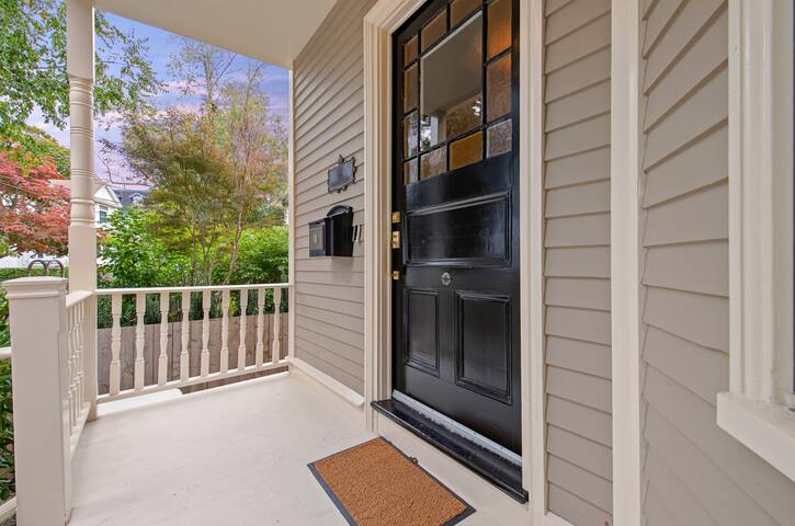 Historic modern in downtown gallery image 3