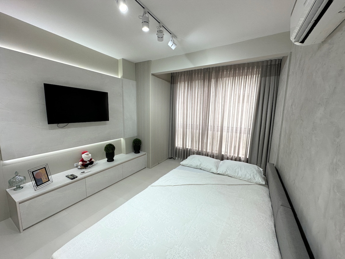 Top Airbnb: Close to everything (beach and downtown). Forget the car. em Blumenau