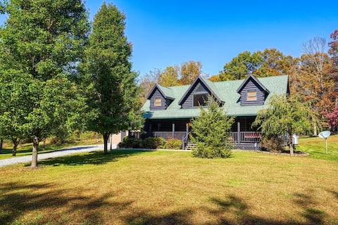 37 Acres at The McDaniel *Hot Tub*Game Room*
