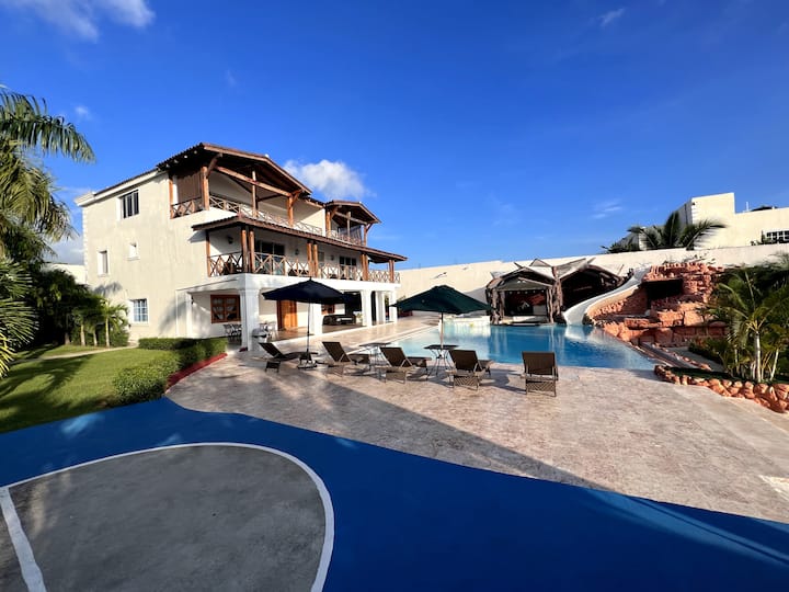 VillaRosario-ResortPool-RelaxingNearAirport&Beach