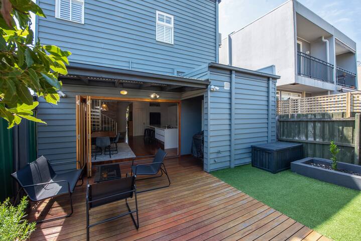 Renovated 3BR Family Home in Richmond with Parking gallery image 5