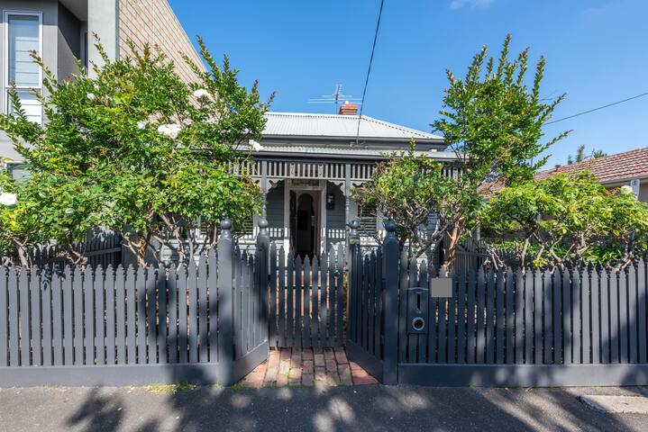 Renovated 3BR Family Home in Richmond with Parking gallery image 3