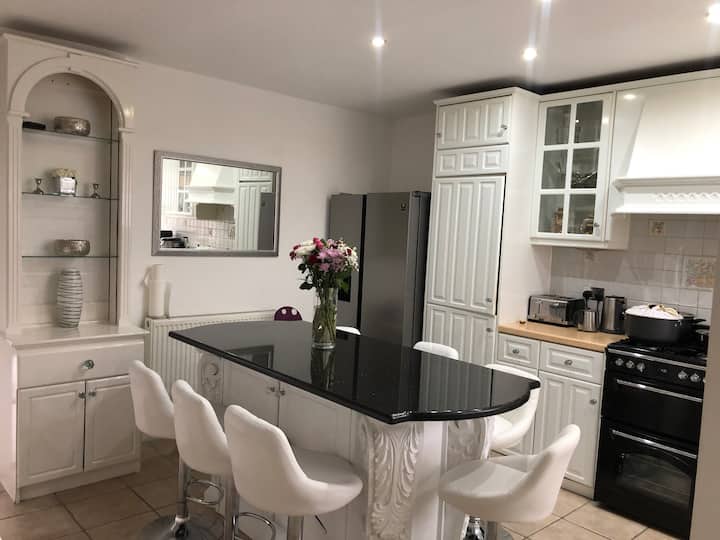 3 Bedroom House with a Private Garden Houses for Rent in Greater