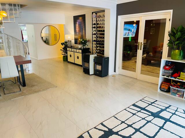 Cape Town Southern suburbs at its best! gallery image 3