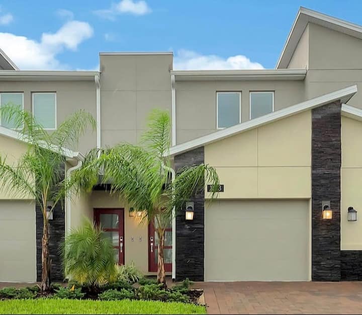 Luxury Condo 2 minutes Water Park/Sleeps 8 Houses for Rent in Four