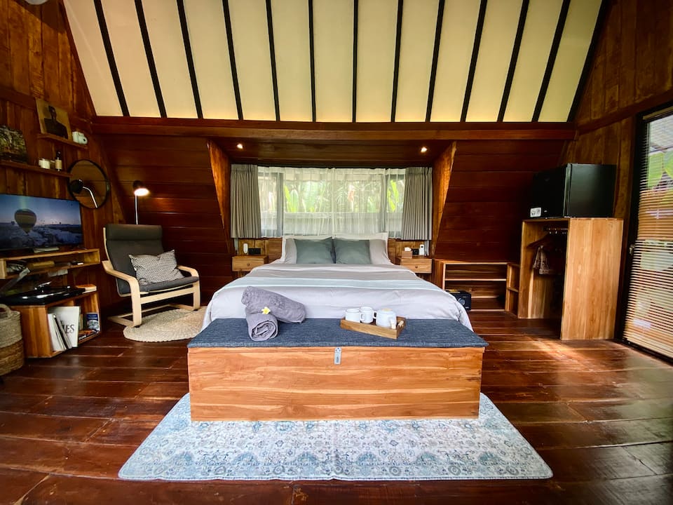 A reclaimed-wood cabin in the Balinese jungle, Tampaksiring, Bali, Indonesia, photo 1 of 10