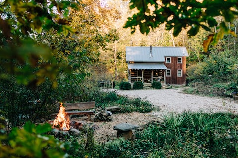 Creekside Cabin w/ Gardens | Unplugged Getaway