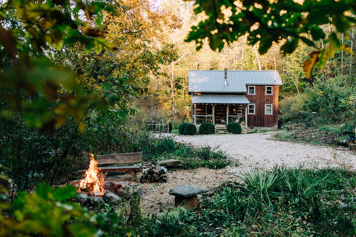 Creekside Cabin | Unplugged Getaway