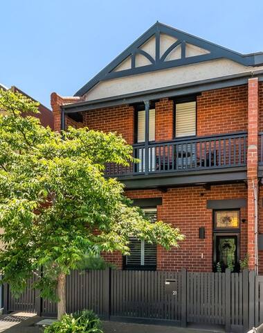 A1 Architectural Sth. Melb. Home. Sleeps 4. Martin