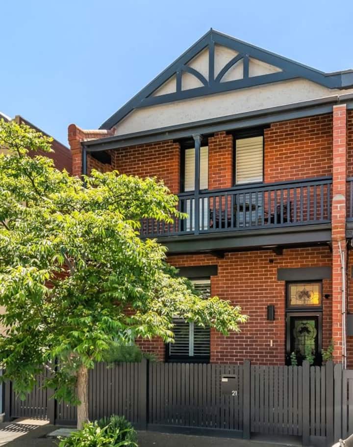 A1 Architectural Sth Melb Home Sleeps 4 Martin Houses For Rent In a1-architectural-sth-melb-home-sleeps-4-martin-houses-for-rent-in