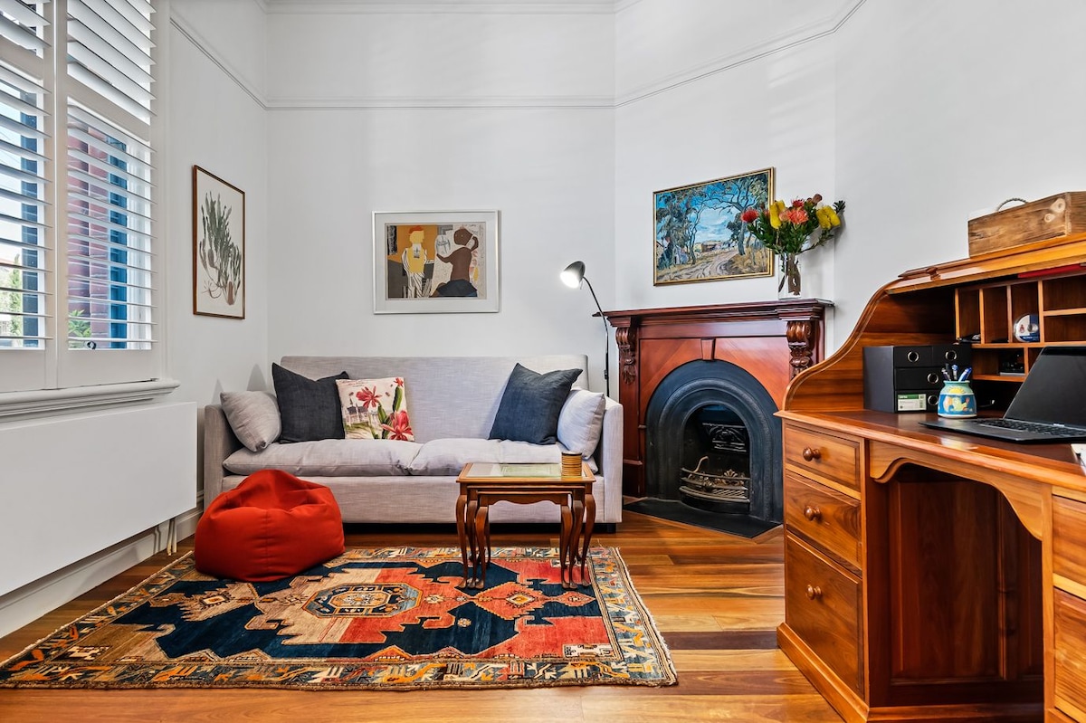 Top performing Airbnb: A1 Architectural Sth. Melb. Home. Sleeps 4. Martin in South Melbourne