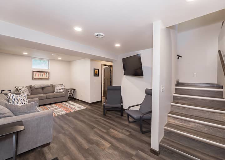 Rodinná izba na nižšom poschodí -50-palcová inteligentná TV