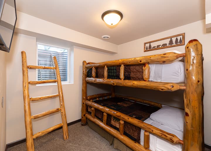 Spálňa 3 - Twin over Twin s 32-palcovou inteligentnou televíziou