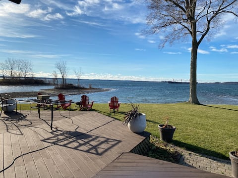 Wolfe Island Escape