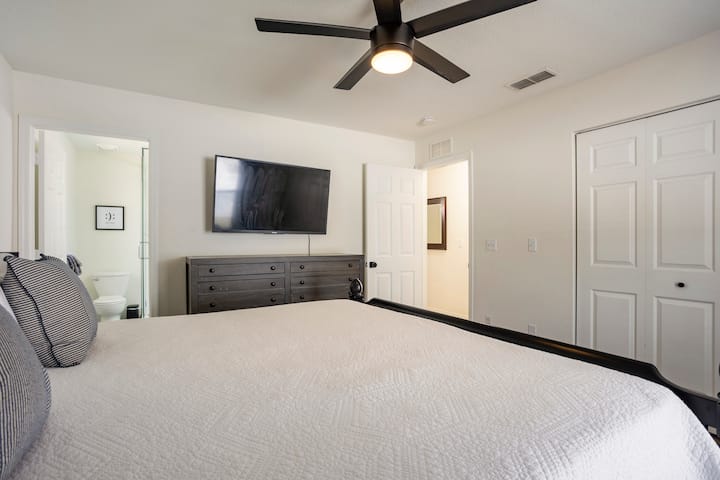 Chumba bora cha kulala. Roku smart TV