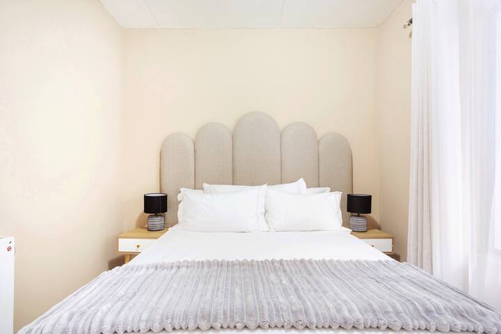 The Cozy Retreat Apartment in Parklands East