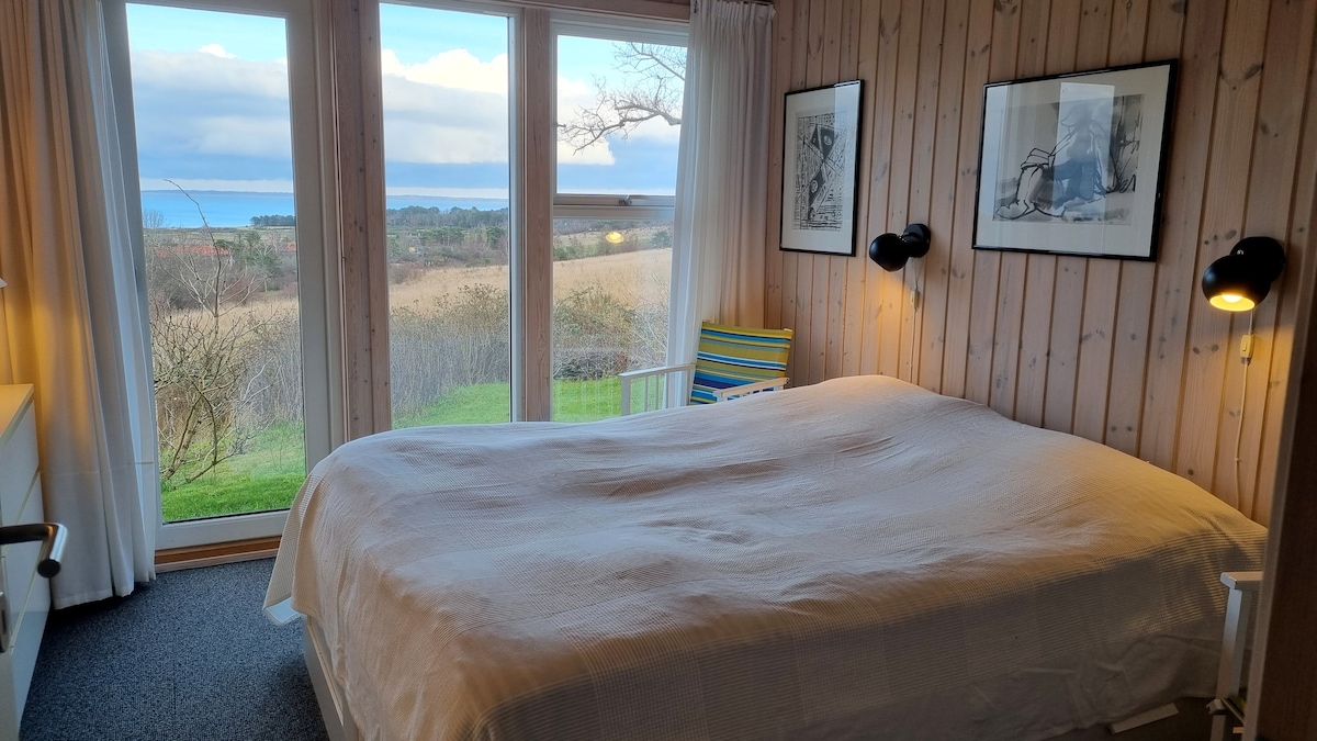 חדר 1 פונה צפונה ויש לכם נוף לגבעות ו - Sjællands Odde. 
יש גישה ישירה לגינה.
מיטה זוגית 160 ס"מ