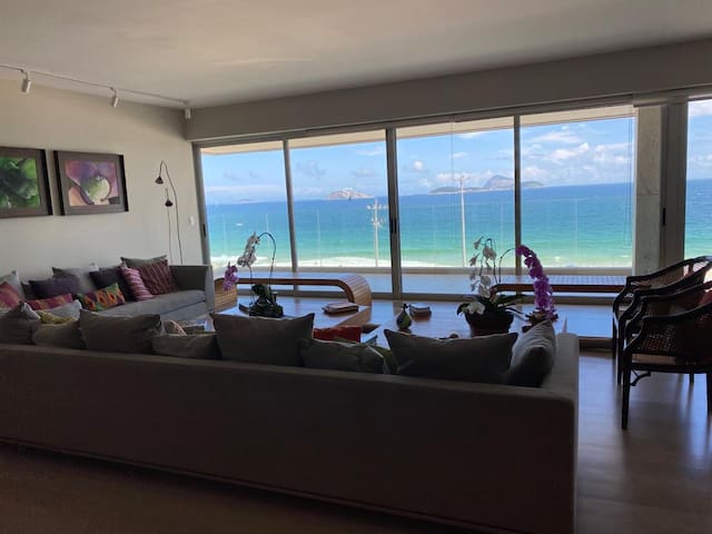 Lindíssimo apartamento frente mar Leblon