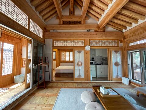 Aeonru: Gudle Ondol, Bed, Laser Beam Projector, Open Air Bath for 6, Grill Barbecue & Fire Pit