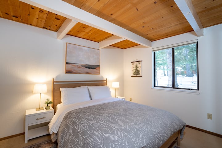 Primary Bedroom Queen - New Organic Avocado "Cloud-style" Mattress