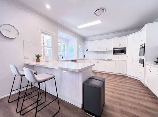 Kookaburra•HolidayOasis FamilyHome pool/AC 10kmCBD gallery image 5