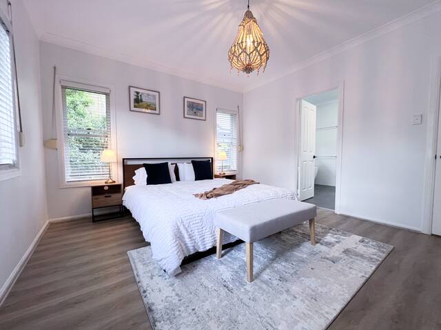 Kookaburra•HolidayOasis FamilyHome pool/AC 10kmCBD gallery image 4